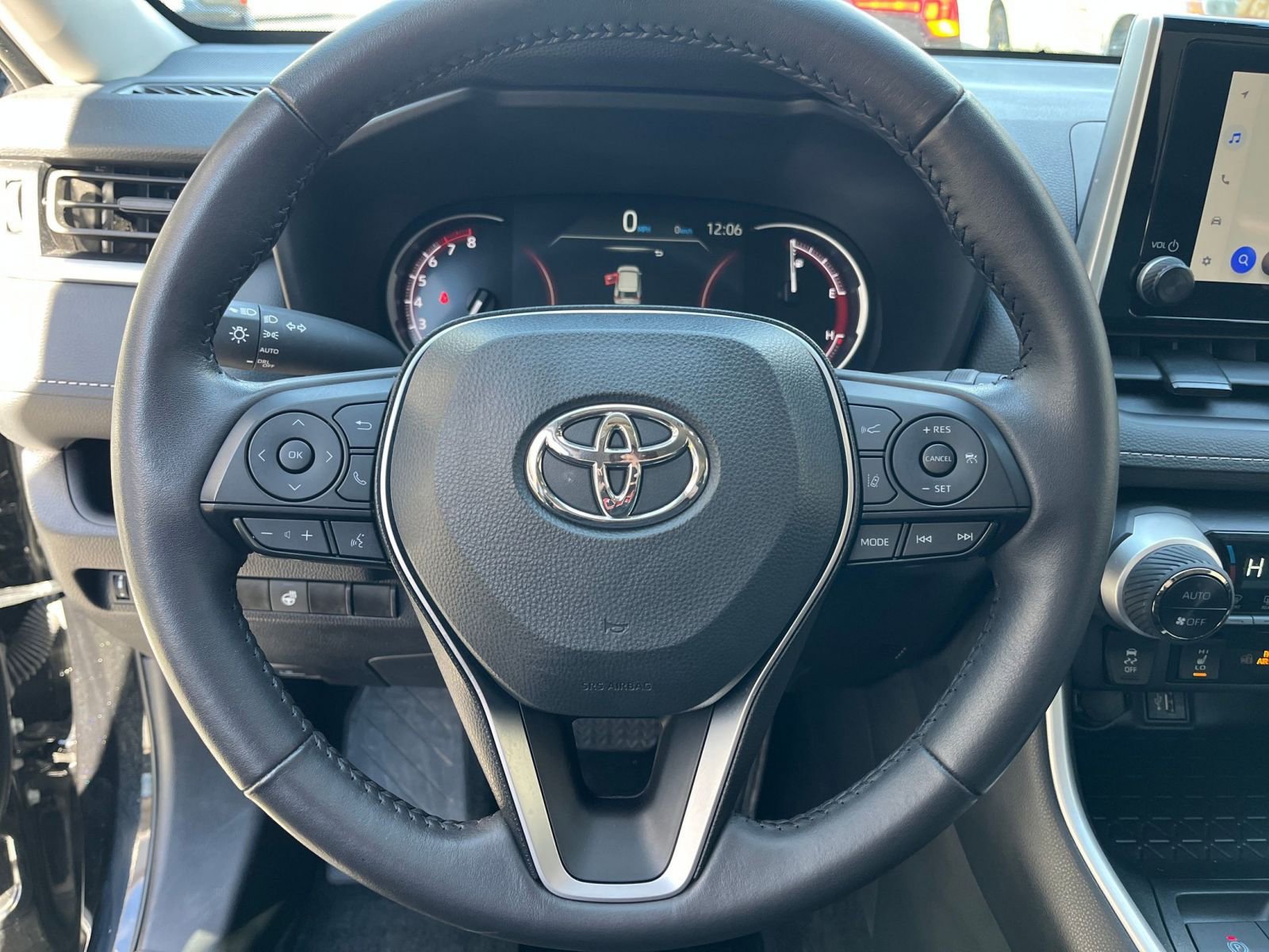 Used 2025 Toyota RAV4 XLE image 28
