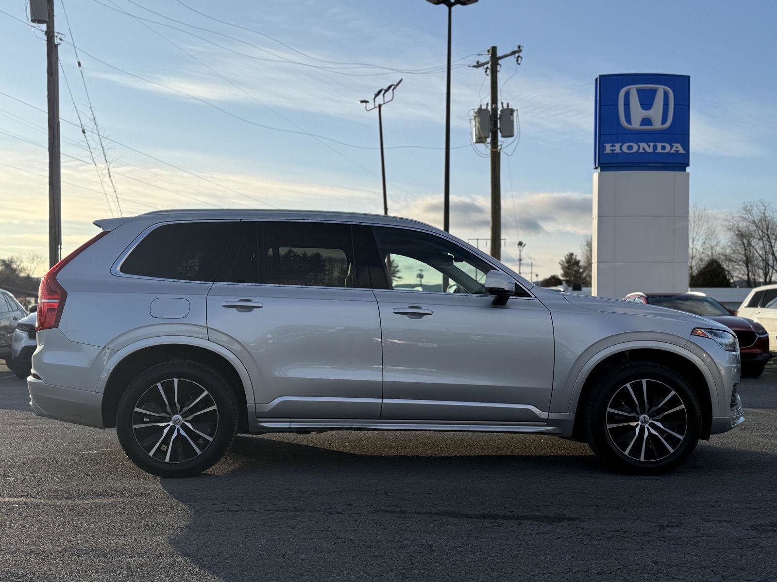 Used 2020 Volvo XC90 T6 Momentum image 4