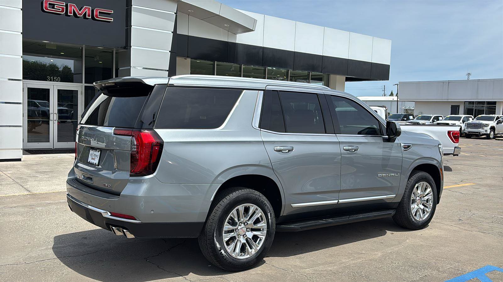 Certified 2025 GMC Yukon Denali AWD/4WD image 7