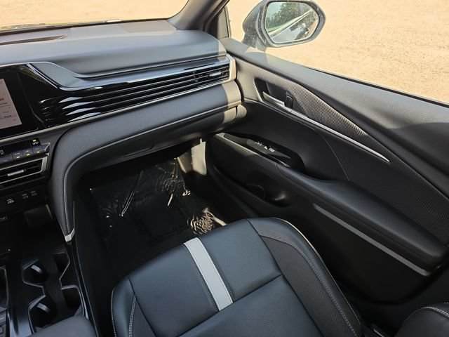 Used 2025 Toyota Camry SE FWD image 12