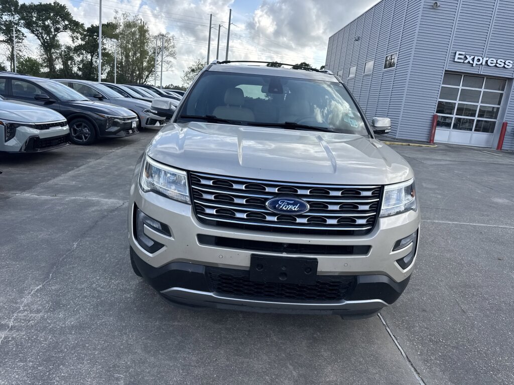Used 2017 Ford Explorer Limited w/ Equipment Group 301A image 6