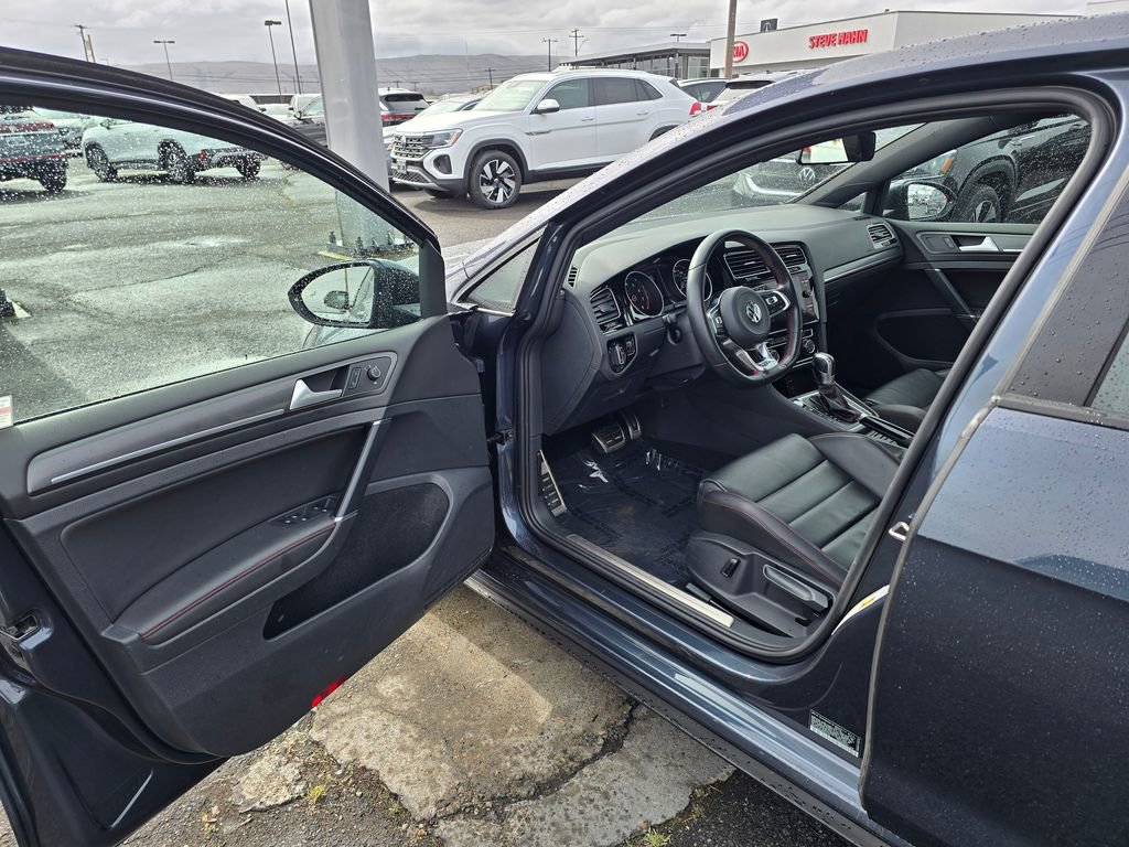 Used 2018 Volkswagen GTI SE w/ SE Leather Package image 19