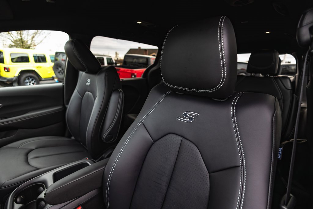 New 2026 Chrysler Pacifica Select w/ S Appearance Package image 22