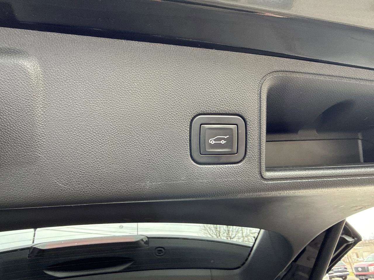 Used 2019 GMC Terrain SLE w/ Driver Convenience Package image 13