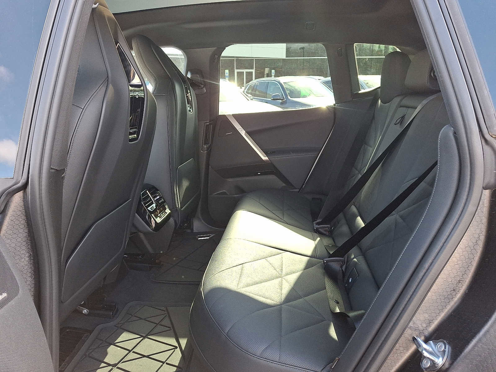 Used 2024 BMW iX xDrive50 w/ Sport Package image 11