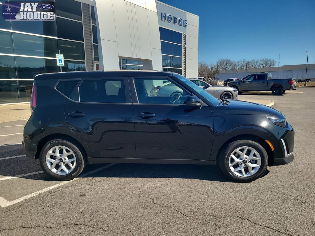 Used 2025 Kia Soul S image 2