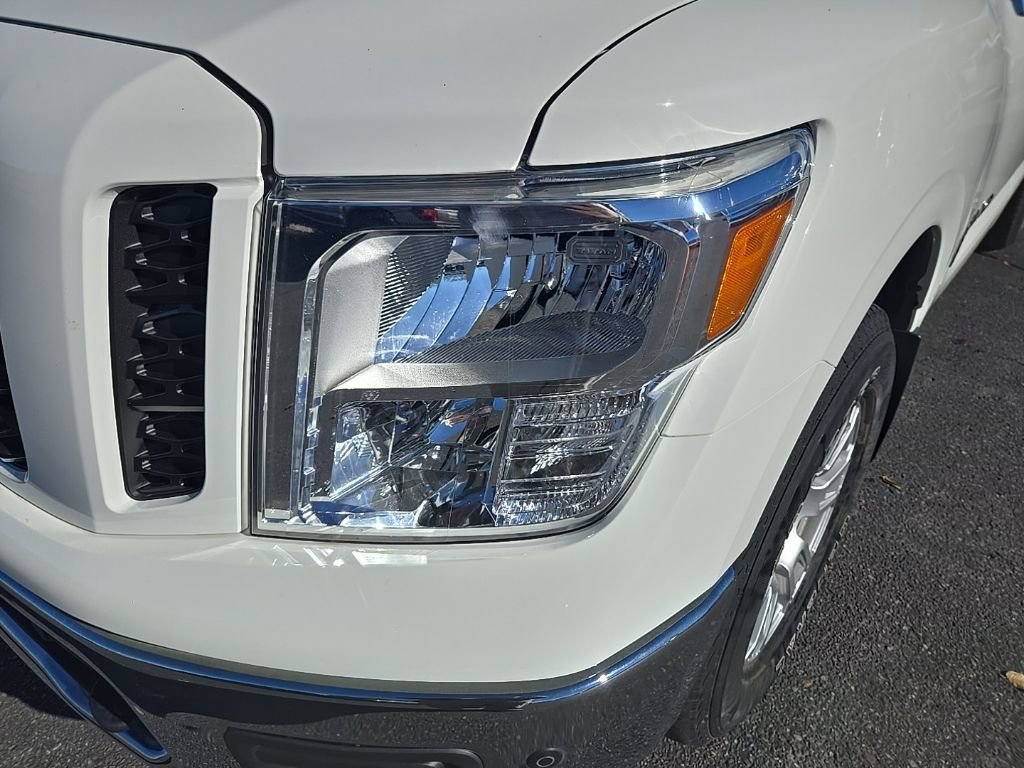 Used 2019 Nissan Titan SV w/ SV Convenience Package image 32