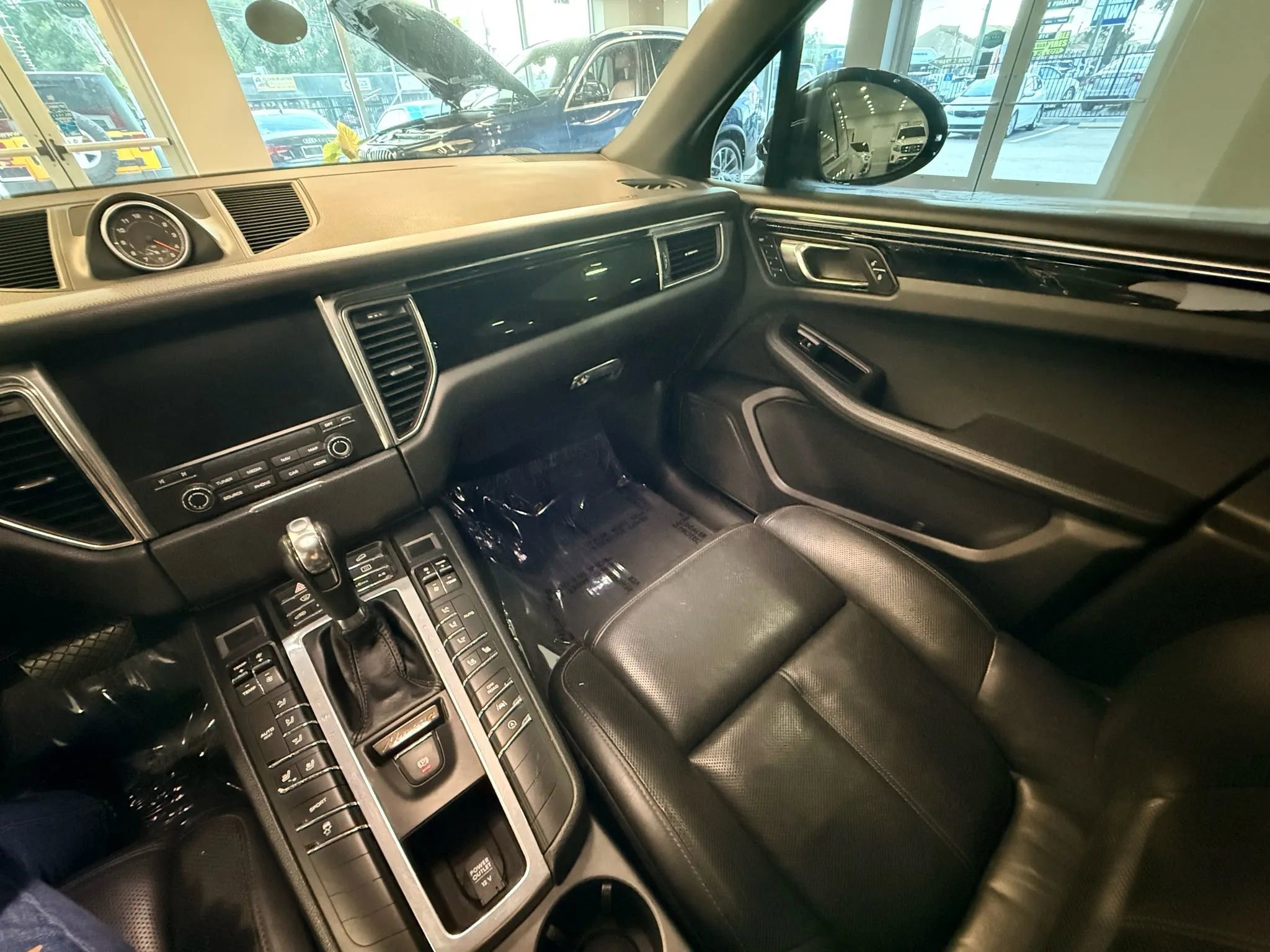 Used 2018 Porsche Macan Sport Edition image 30