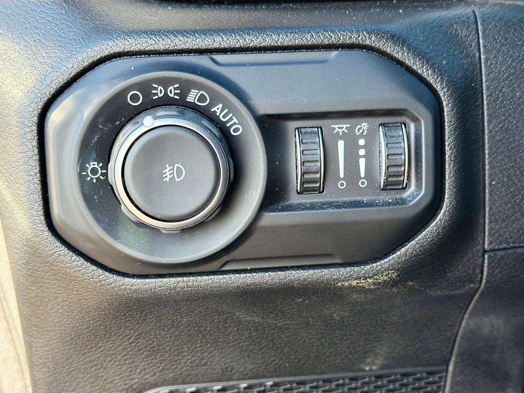 Used 2019 Jeep Wrangler Sport image 30