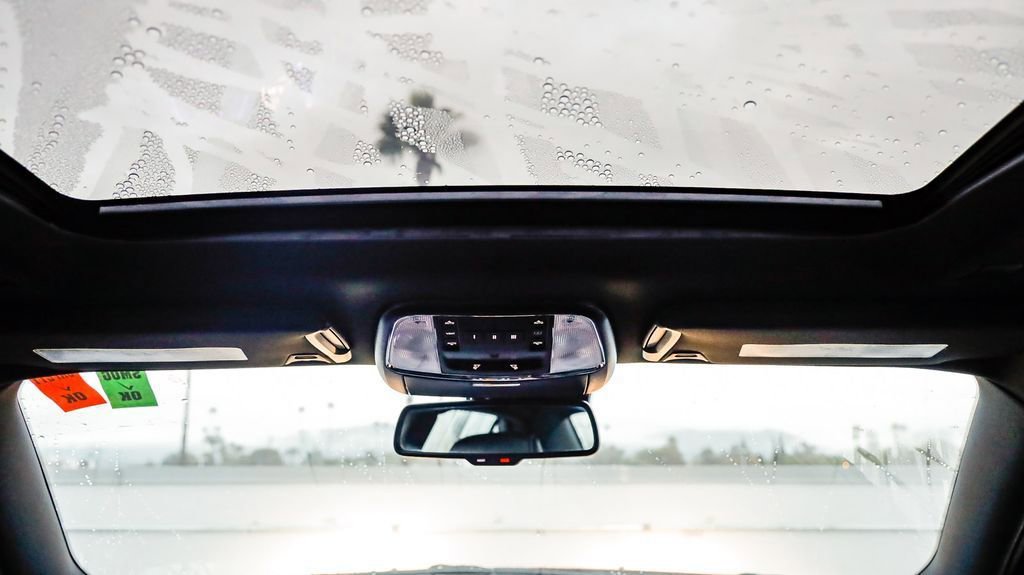 Used 2023 Chrysler 300 C image 17