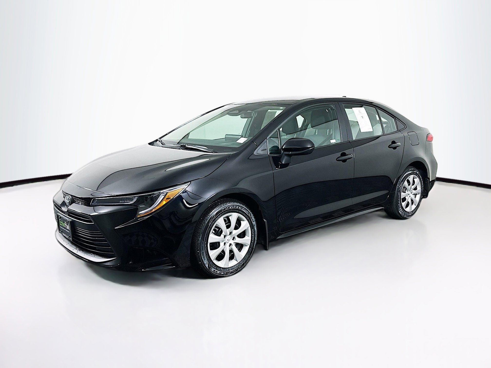 Used 2025 Toyota Corolla LE FWD image 3