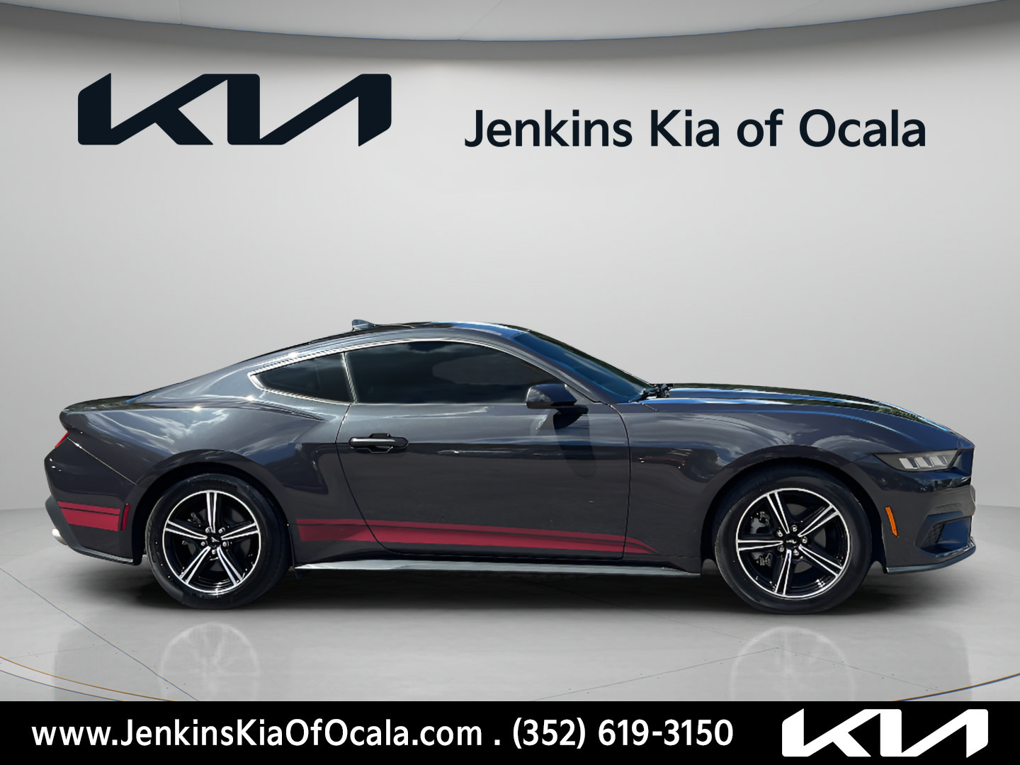 Used 2024 Ford Mustang Coupe RWD image 2