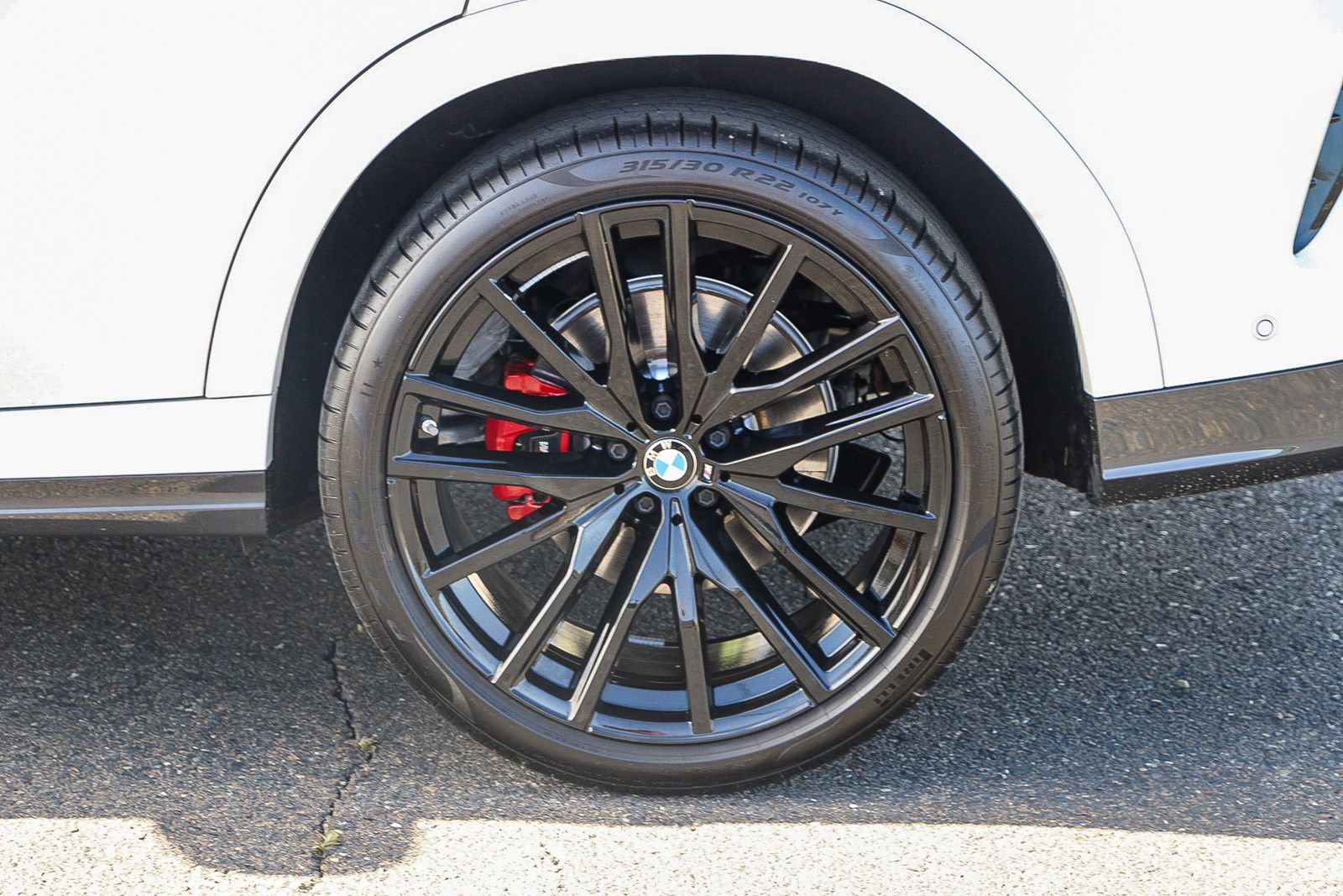 Used 2024 BMW X6 xDrive40i w/ Premium Package image 10