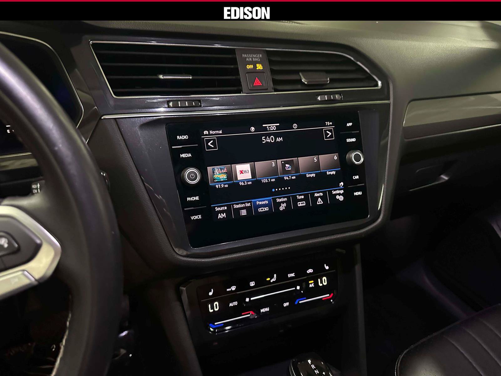 Used 2023 Volkswagen Tiguan SE w/ Panoramic Sunroof Package AWD/4WD image 30