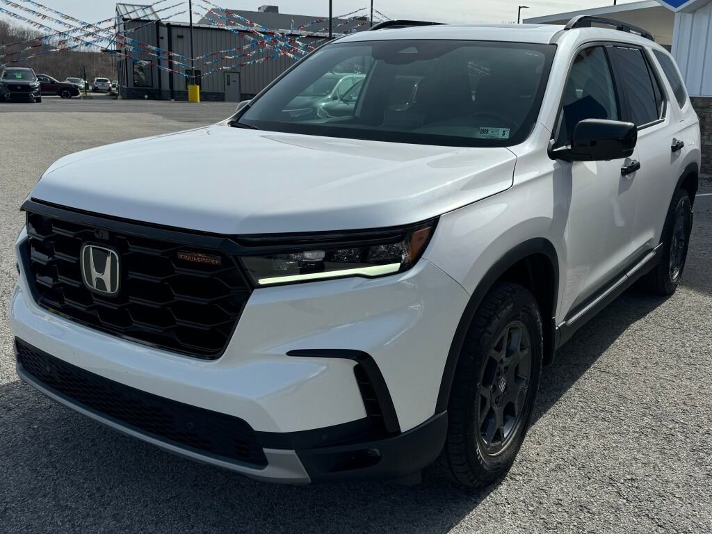 Used 2025 Honda Pilot TrailSport image 3