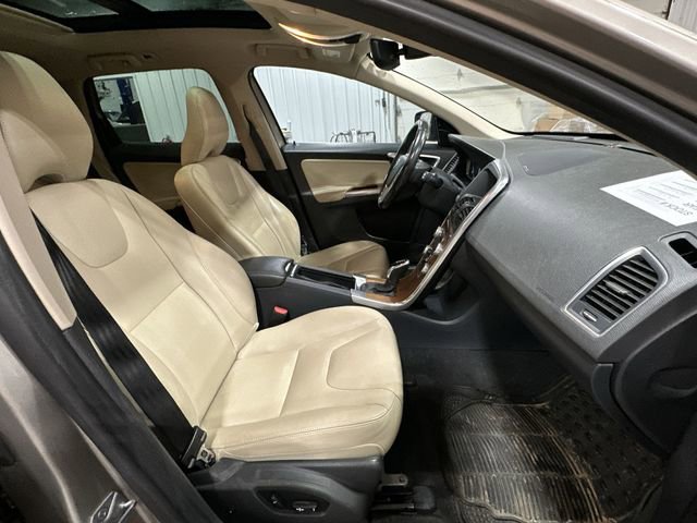 Used 2016 Volvo XC60 T5 Platinum w/ Climate Package FWD image 28