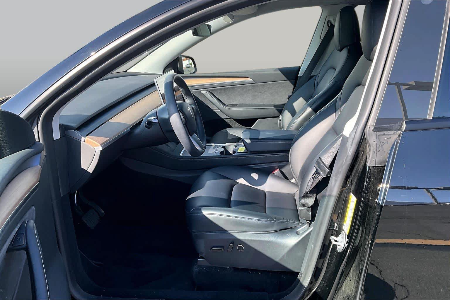 Used 2023 Tesla Model Y AWD image 7