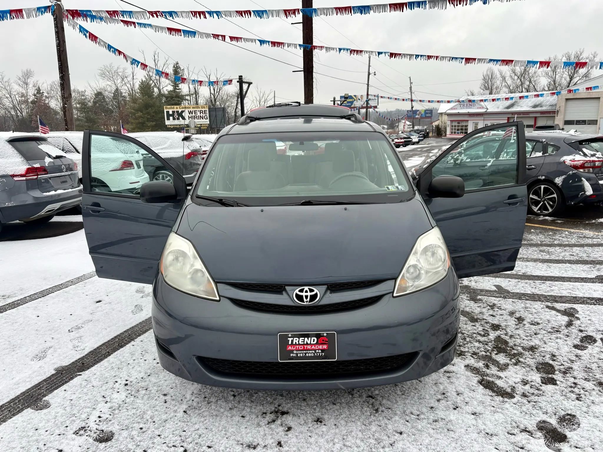 Used 2010 Toyota Sienna LE image 9