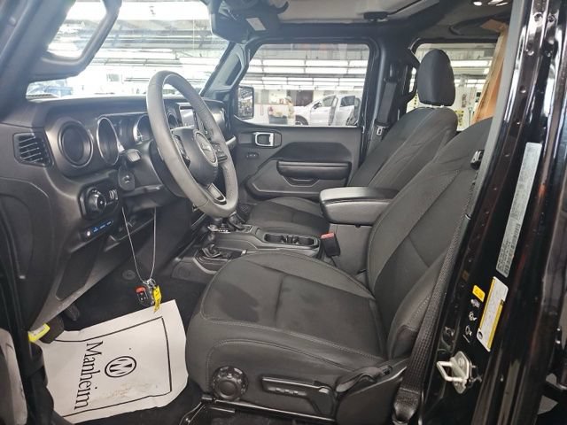 Used 2023 Jeep Wrangler Unlimited w/ Dual Top Group AWD/4WD image 9