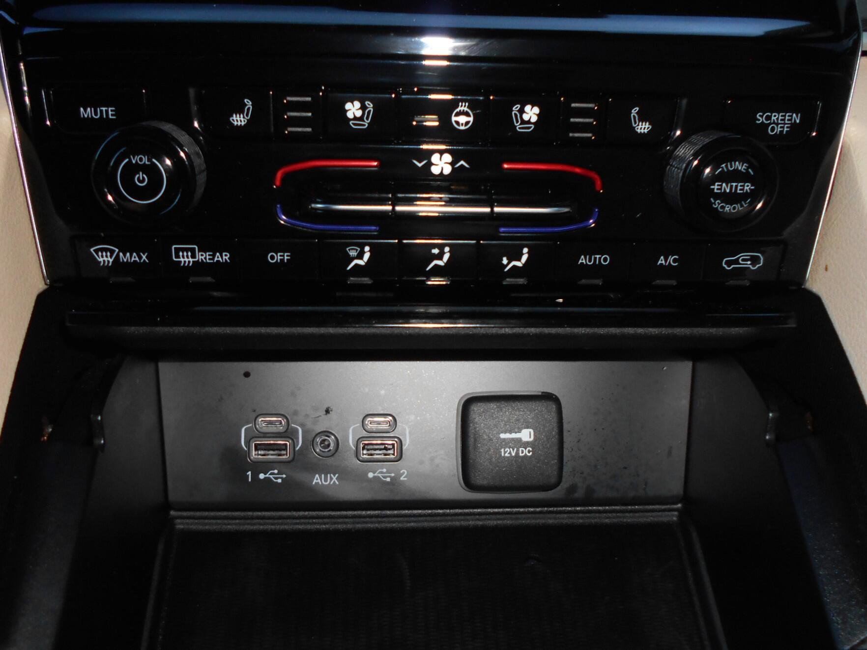 Certified 2024 Jeep Grand Cherokee Limited w/ Luxury Tech Group II AWD/4WD image 22