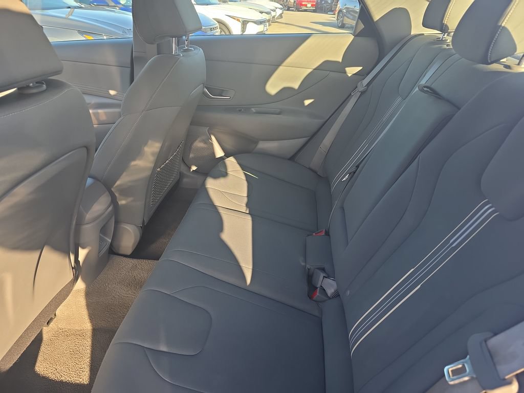 Used 2025 Hyundai Elantra SEL FWD image 24