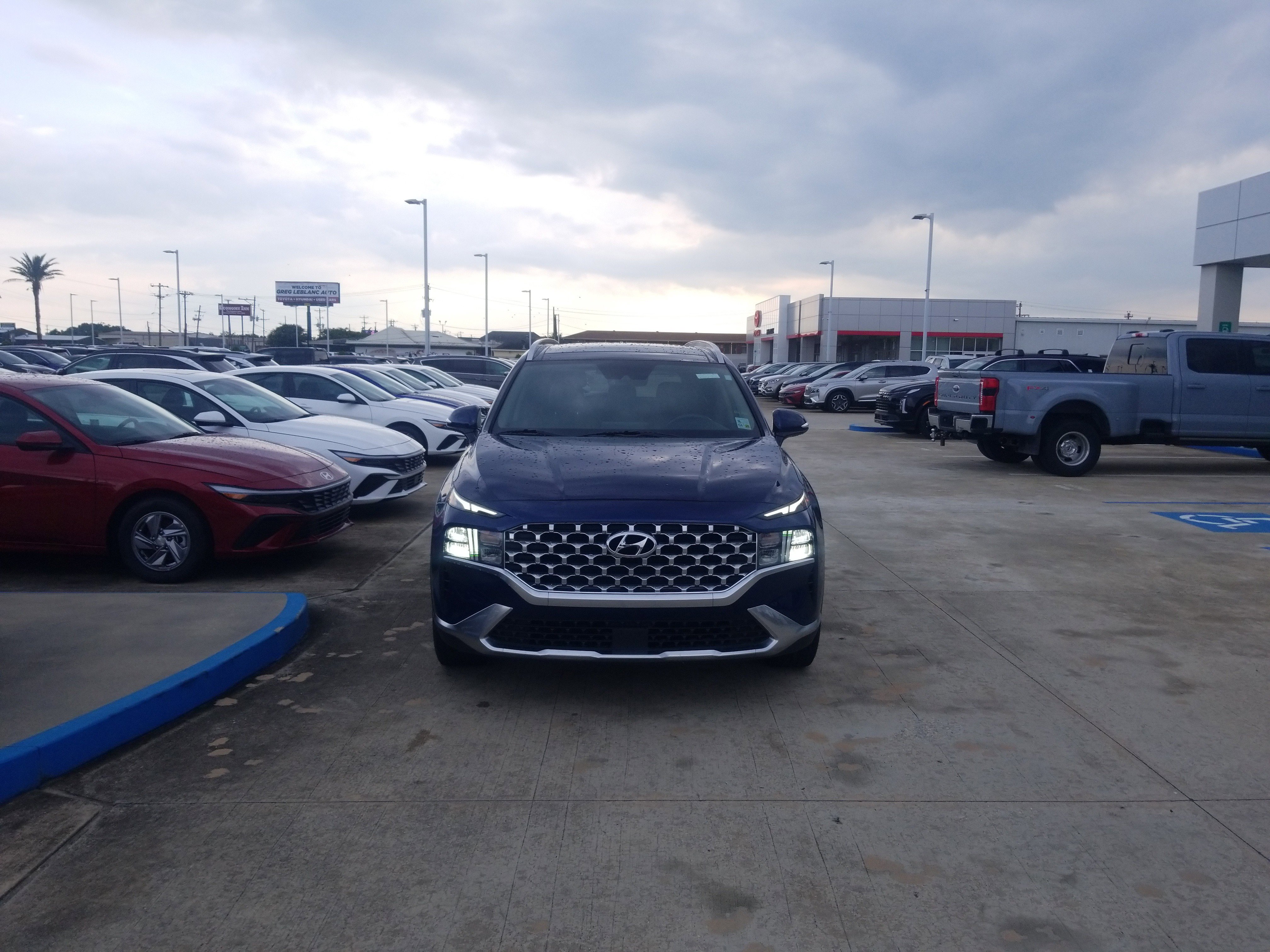 Used 2021 Hyundai Santa Fe SEL w/ Convenience + Premium Package image 2