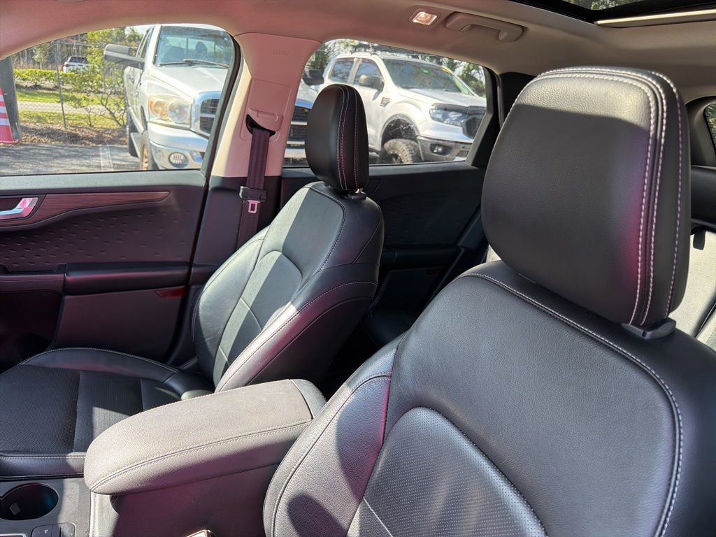 Used 2020 Ford Escape Titanium w/ Titanium Premium Package 2.0 image 10