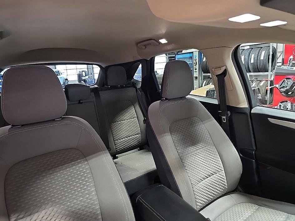 Used 2020 Ford Escape SE image 36