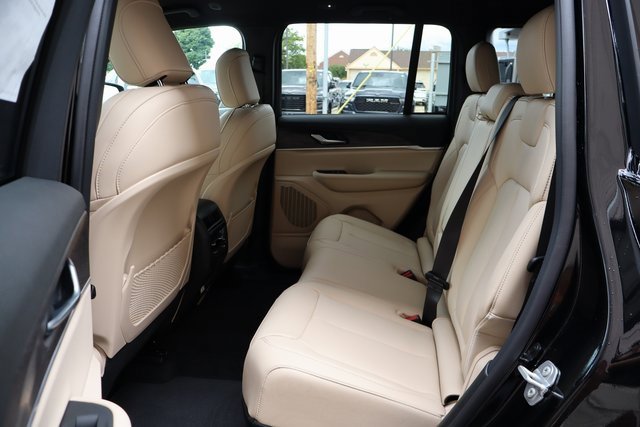 New 2025 Jeep Grand Cherokee Limited image 36