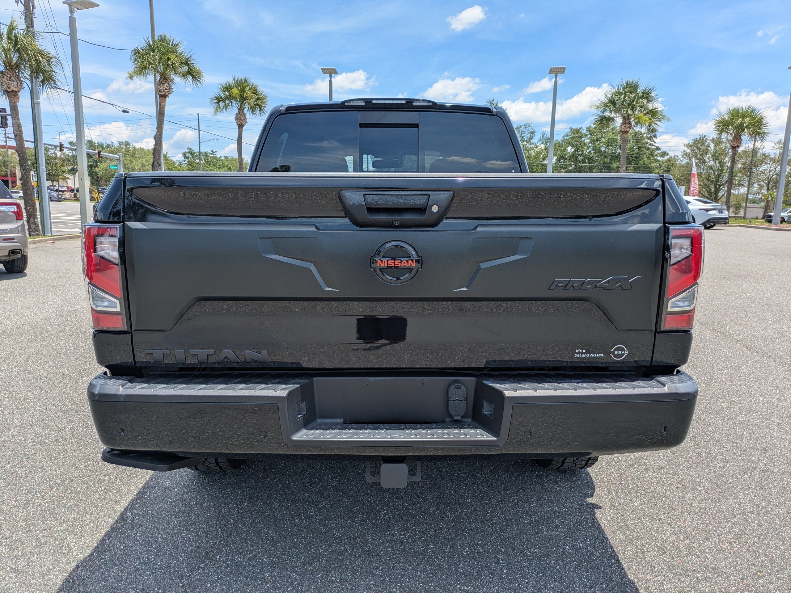 Used 2021 Nissan Titan PRO-4X w/ Pro-4x Convenience Package AWD/4WD image 5