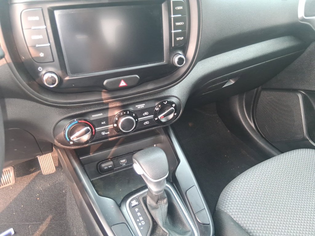 Used 2022 Kia Soul LX w/ Technology Package FWD image 10