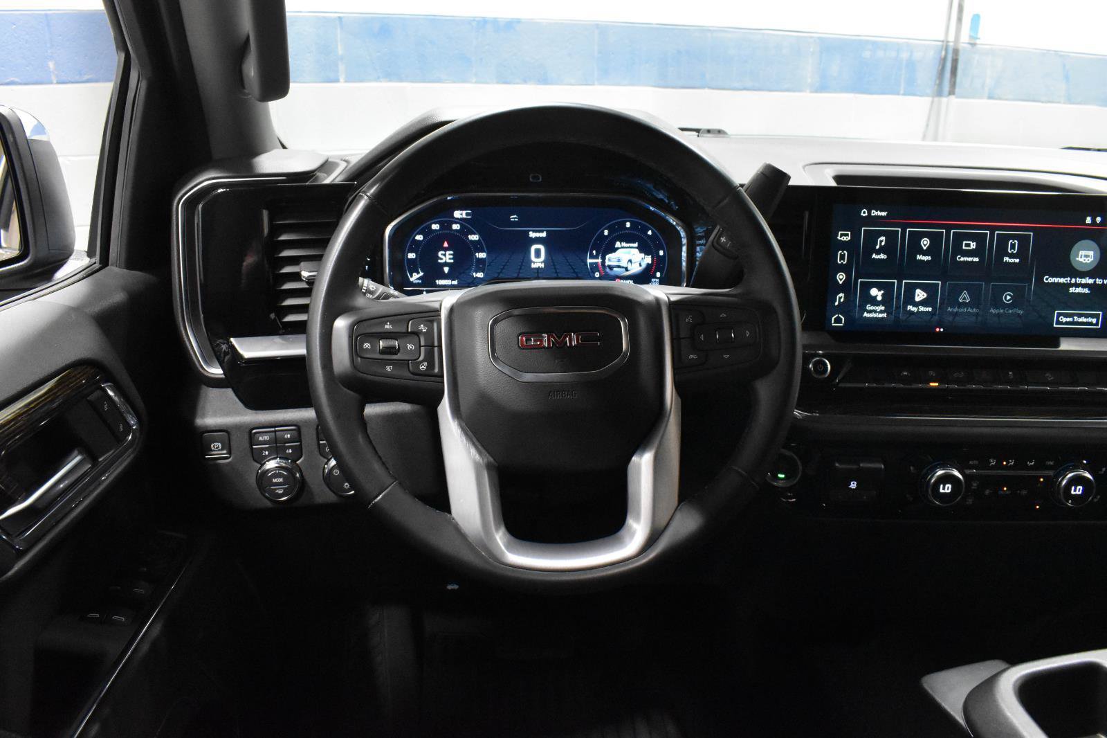 Used 2024 GMC Sierra 1500 SLE w/ Preferred Package AWD/4WD image 9