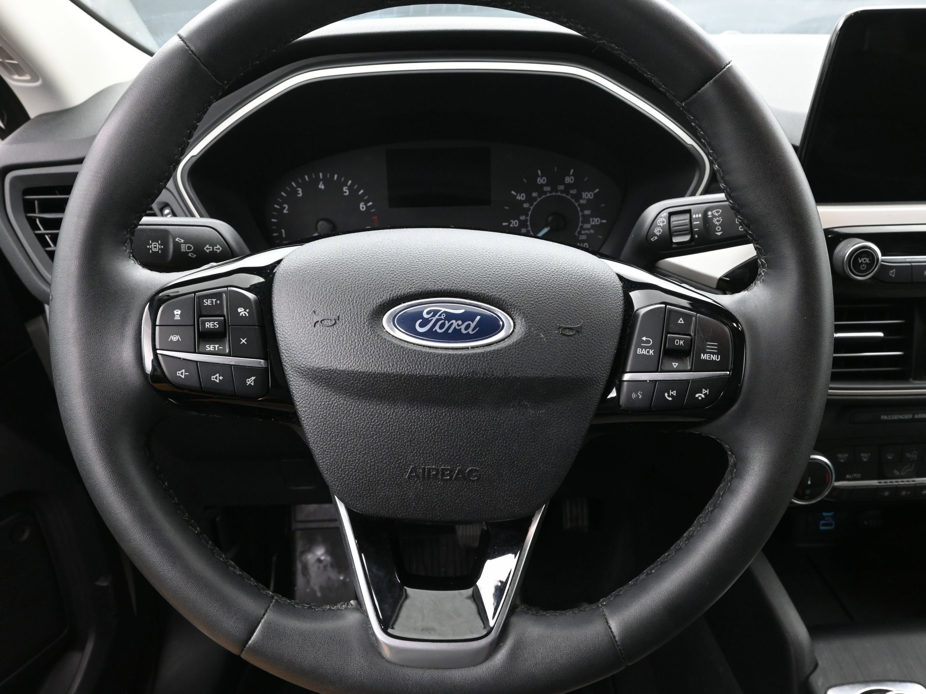 Used 2022 Ford Escape SE w/ SE Sport Appearance Package image 12