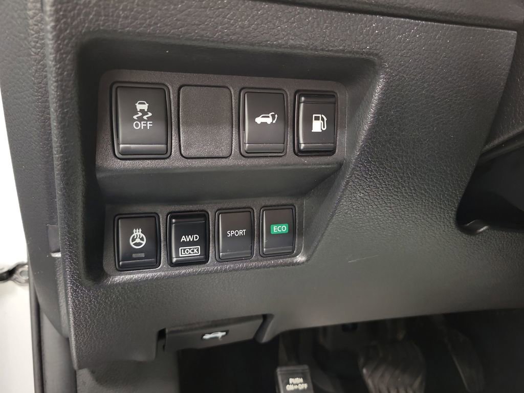 Used 2018 Nissan Rogue SV w/ Premium Package image 20