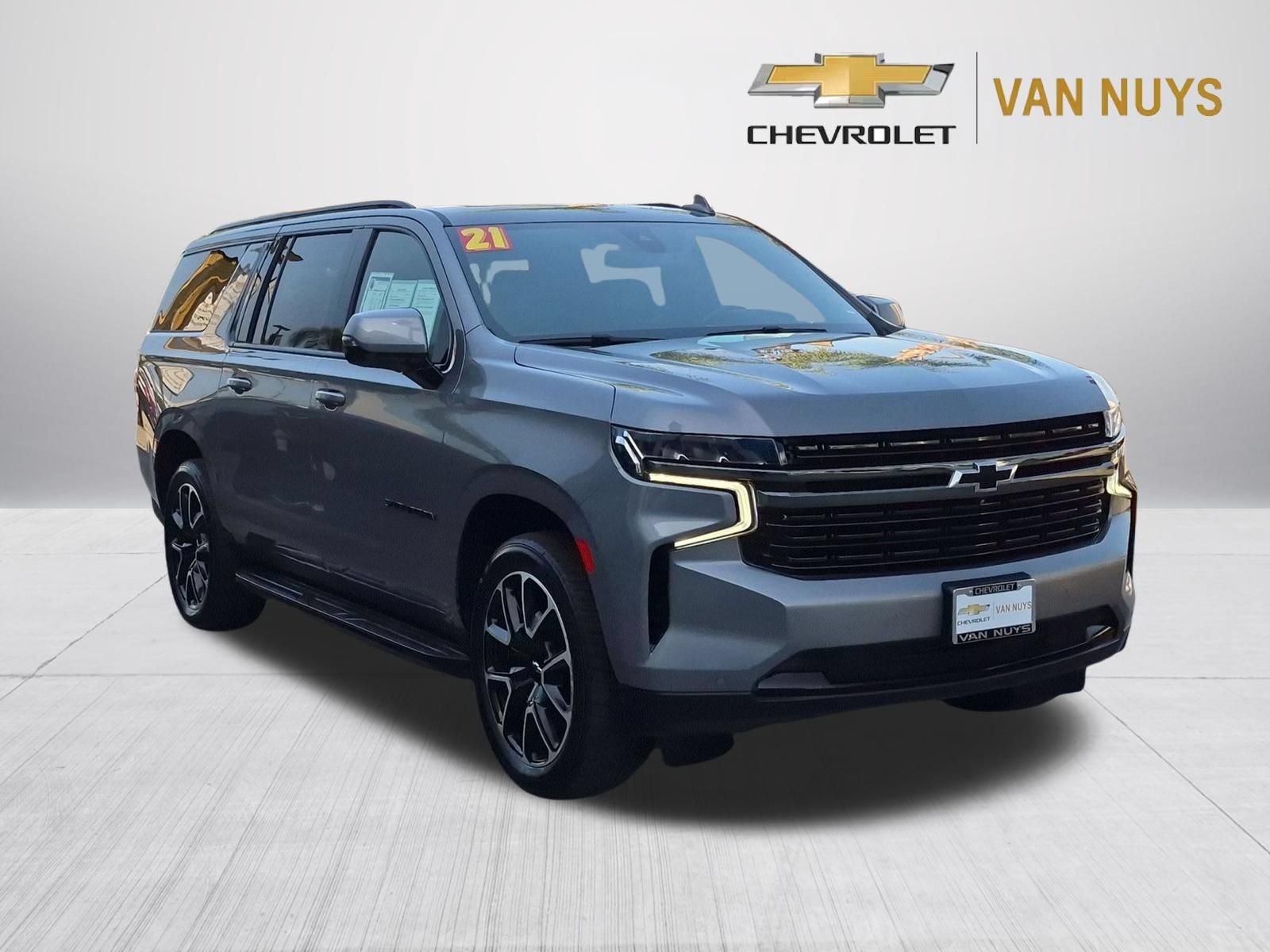 Used 2021 Chevrolet Suburban RST w/ Luxury Package RWD image 3