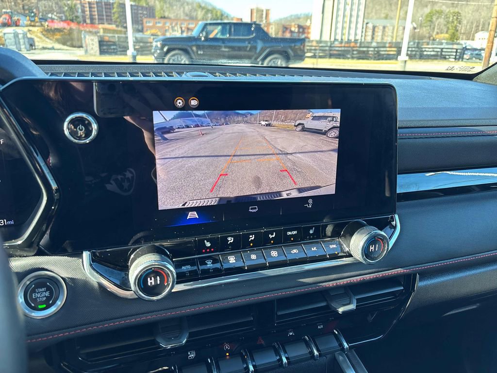 Used 2024 Chevrolet Colorado Z71 w/ Z71 Convenience Package 2 image 18