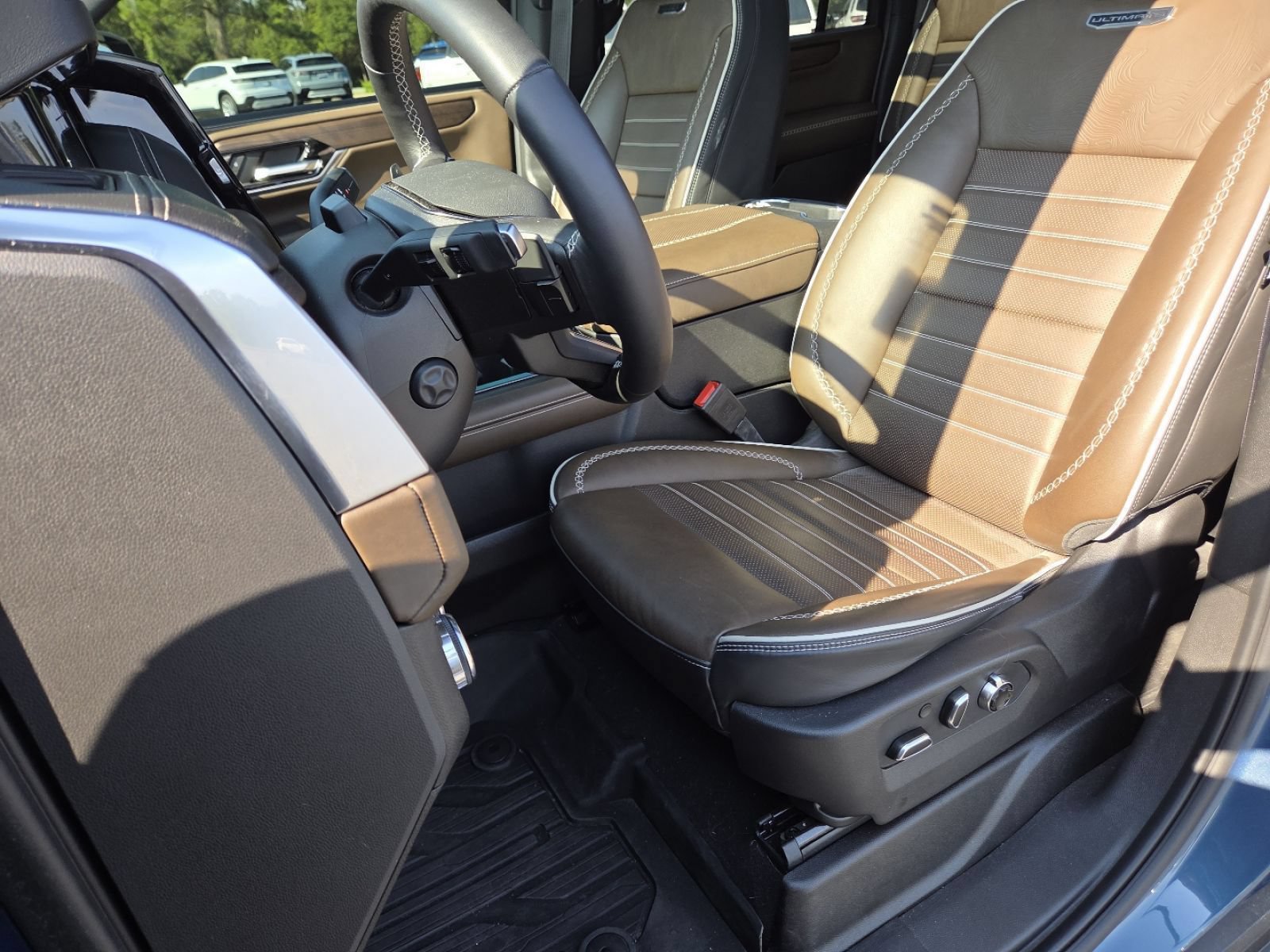 Used 2025 GMC Yukon XL Denali Ultimate AWD/4WD image 34