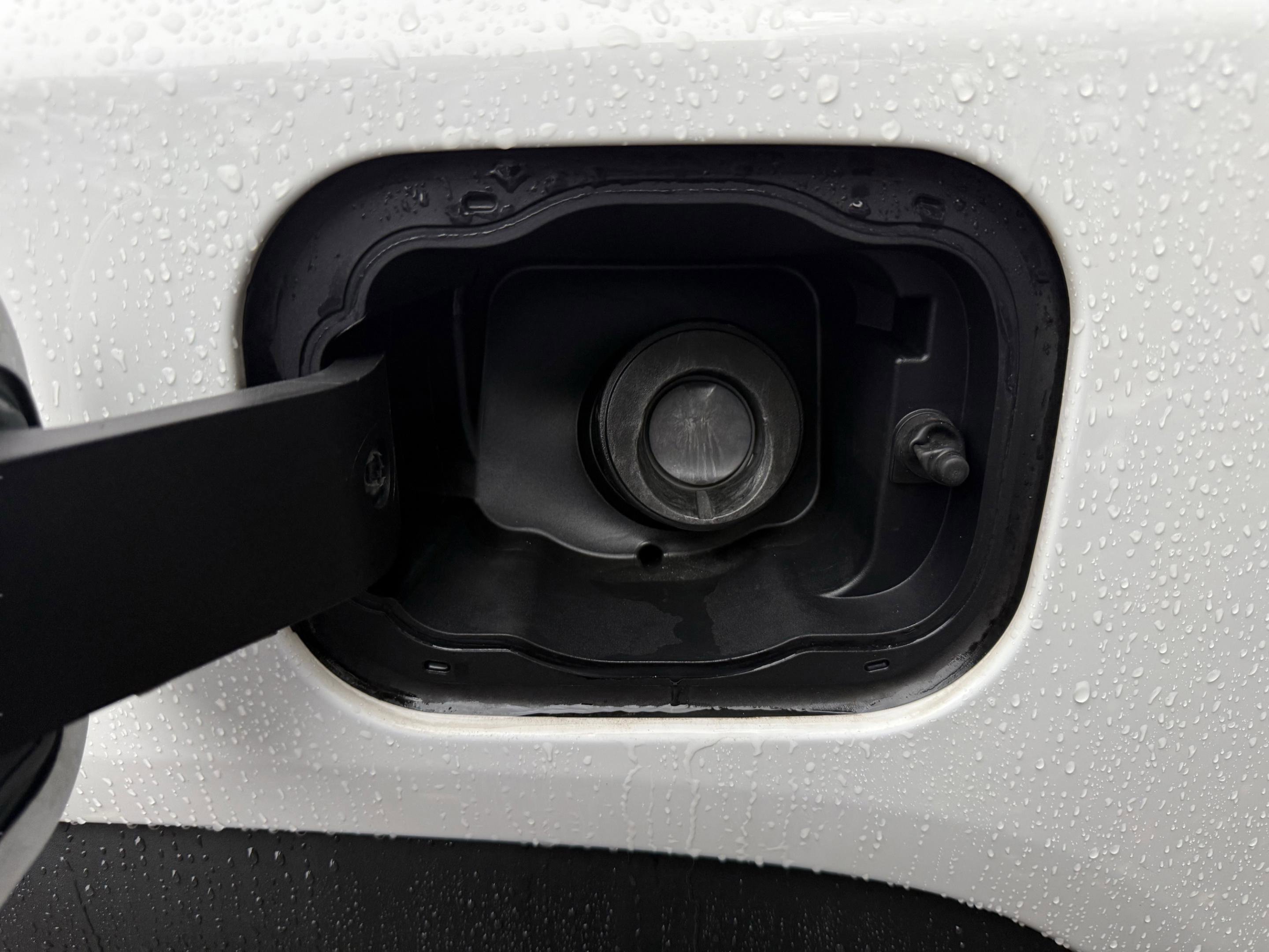 Used 2022 GMC Acadia SLE image 27