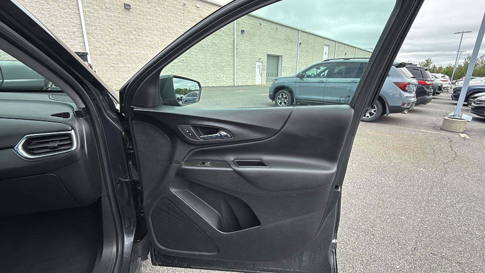 Used 2022 Chevrolet Equinox LT image 16