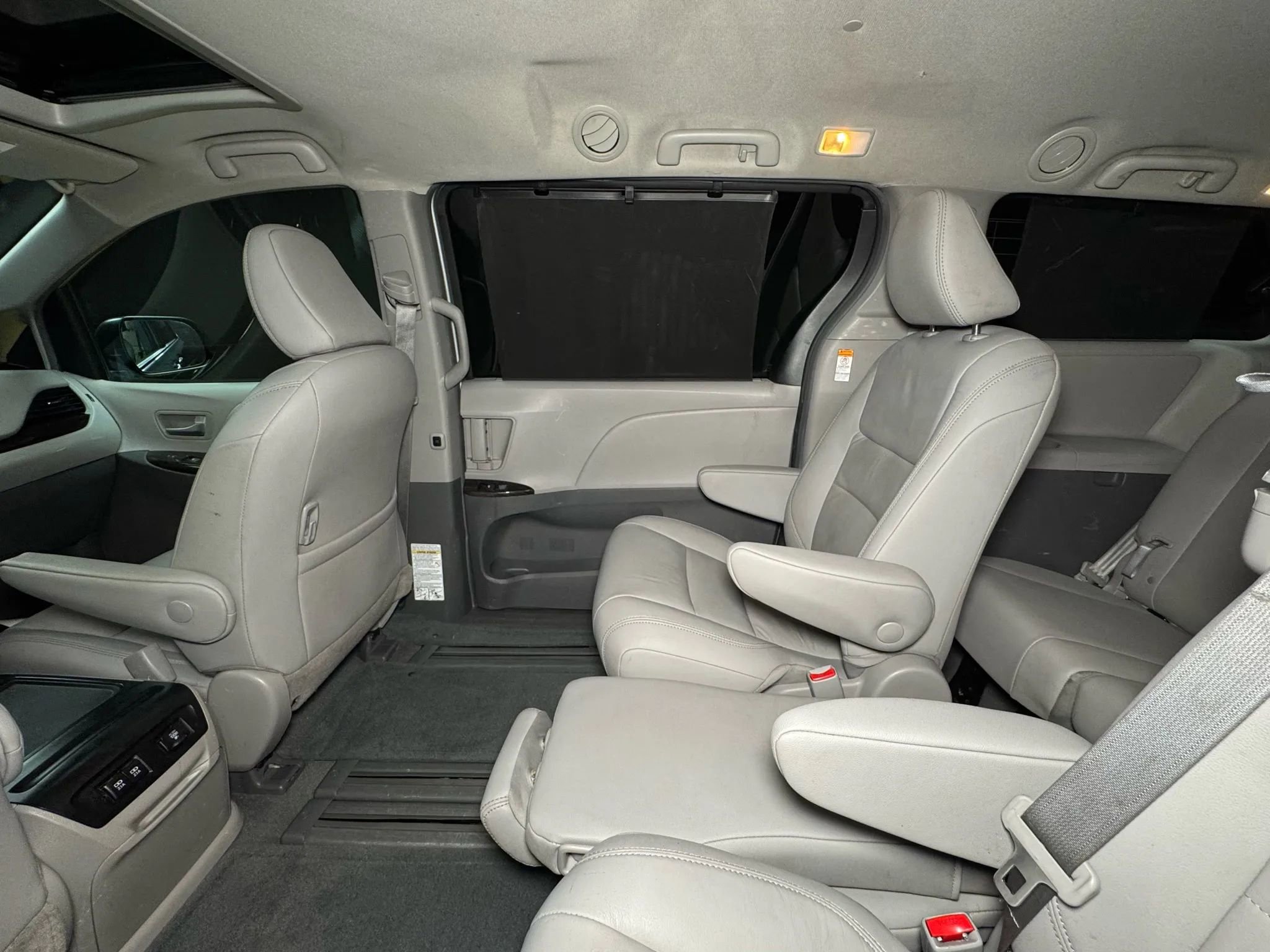 Used 2019 Toyota Sienna XLE FWD image 20