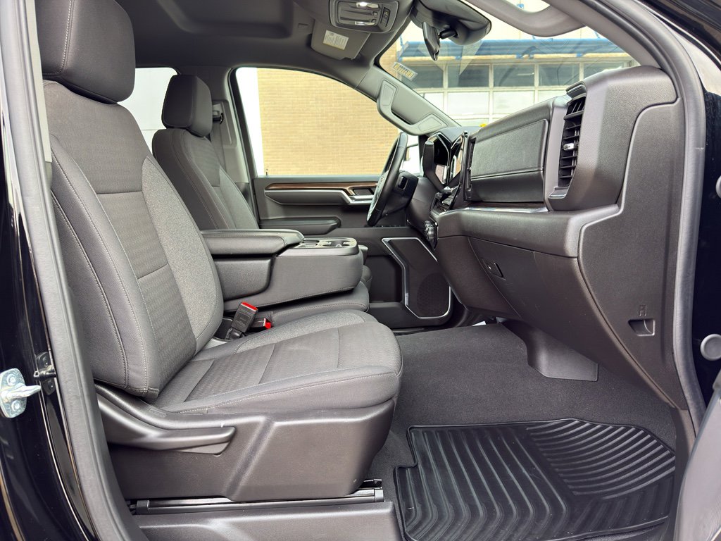 Used 2025 Chevrolet Silverado 1500 LT AWD/4WD image 46