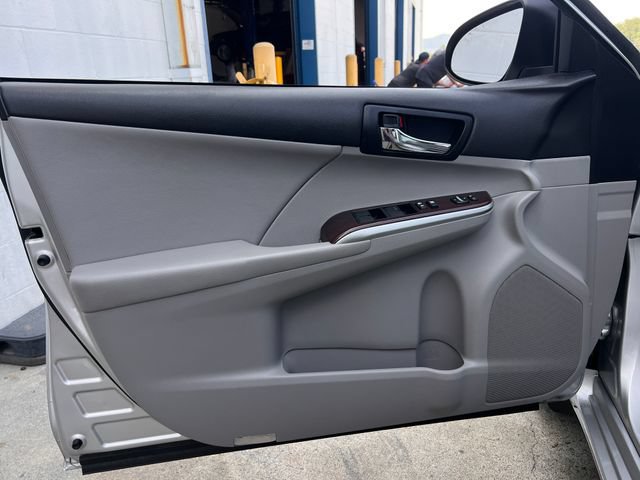 Used 2012 Toyota Camry XLE w/ Leather Pkg FWD image 10