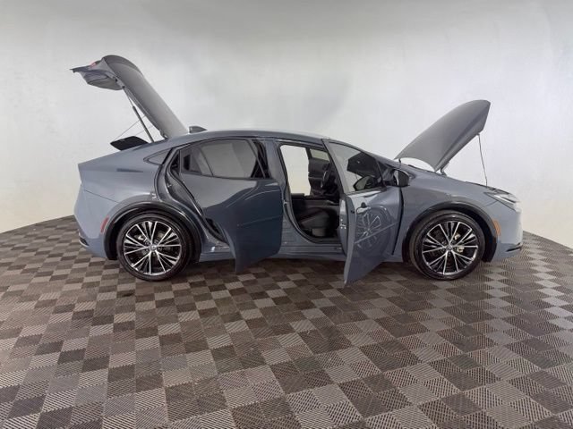 Used 2025 Toyota Prius XLE FWD image 11