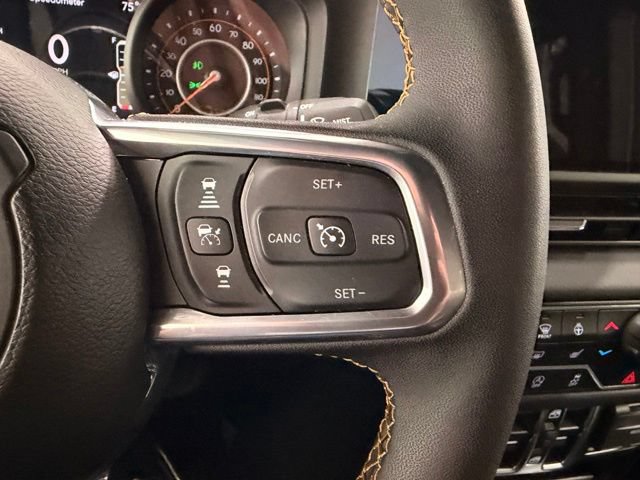 Used 2024 Jeep Wrangler Unlimited Sahara w/ Technology Group AWD/4WD image 30