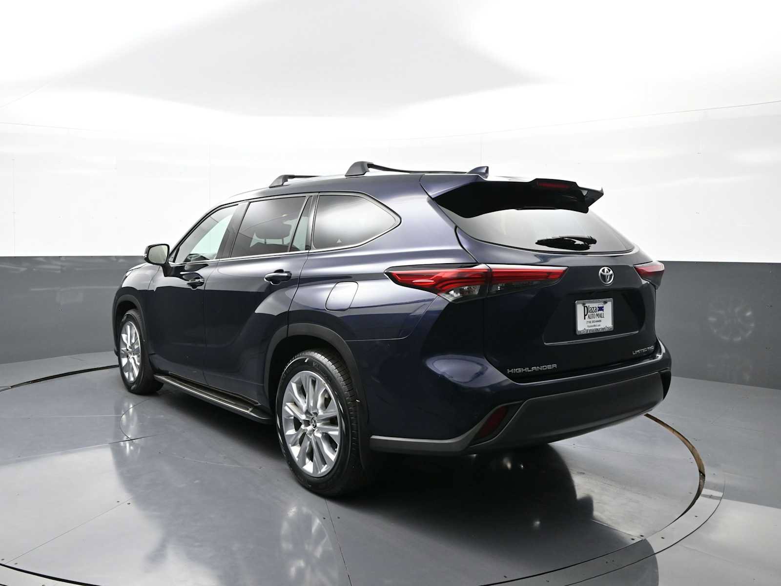 Used 2022 Toyota Highlander Limited AWD/4WD image 8