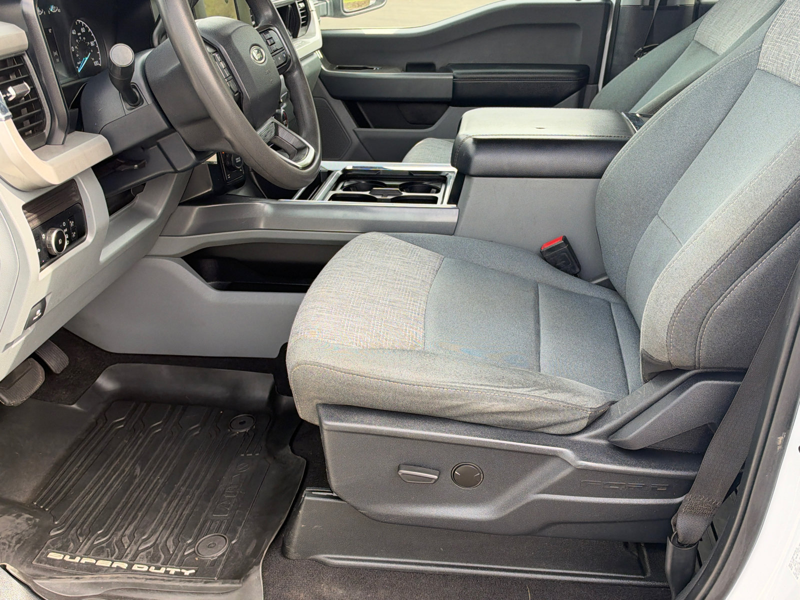 Used 2024 Ford F250 XLT w/ FX4 Off-Road Package AWD/4WD image 9