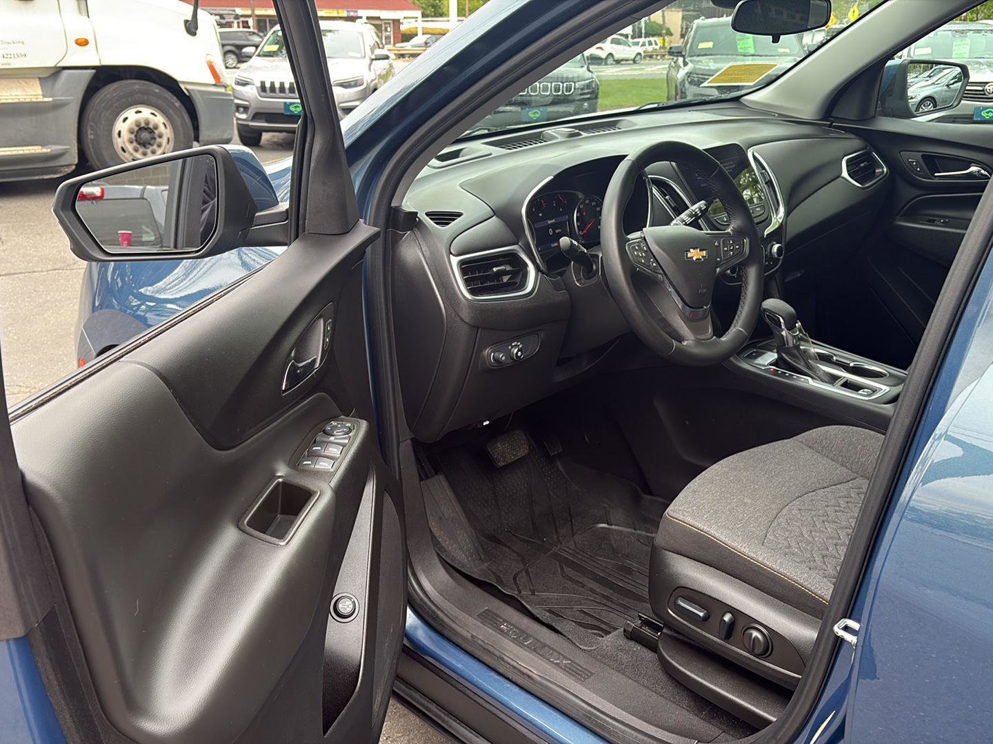 Used 2024 Chevrolet Equinox LT AWD/4WD image 14