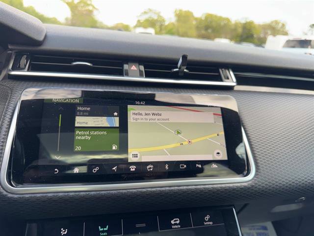 Used 2018 Land Rover Range Rover Velar R-Dynamic SE AWD/4WD image 34