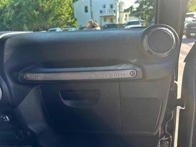 Used 2017 Jeep Wrangler Unlimited Sport w/ Connectivity Group image 30