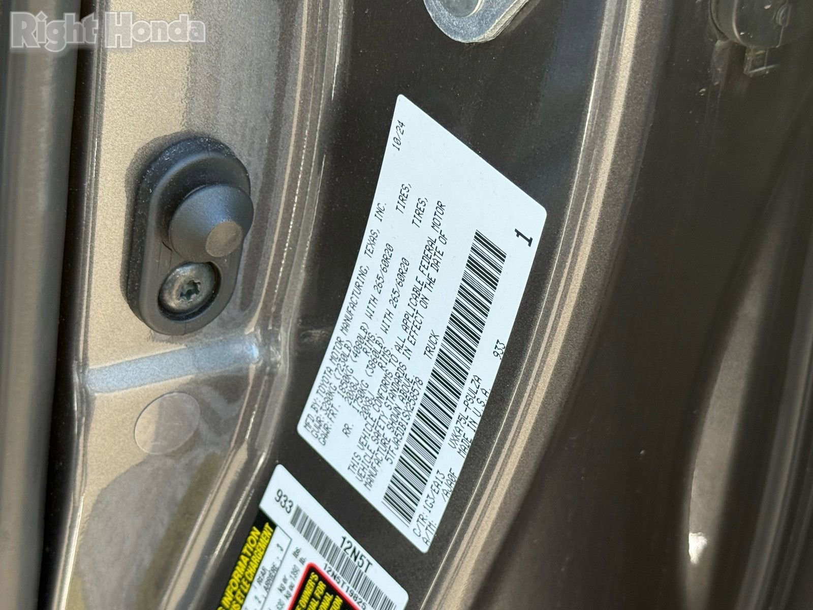 Used 2025 Toyota Tundra Limited AWD/4WD image 33